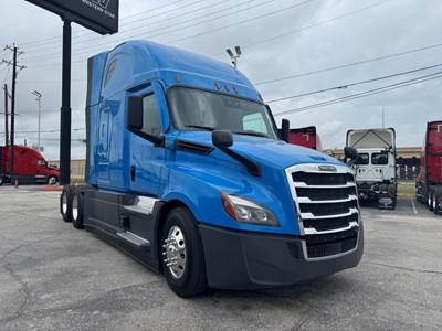 Freightliner CASCADIA 126 Sleeper Semi Truck - Detroit 455HP