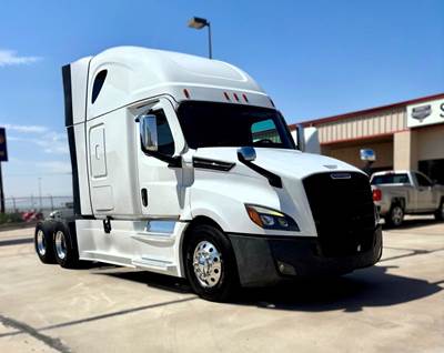Freightliner Cascadia 126 Sleeper Semi Truck - Cummins 450HP