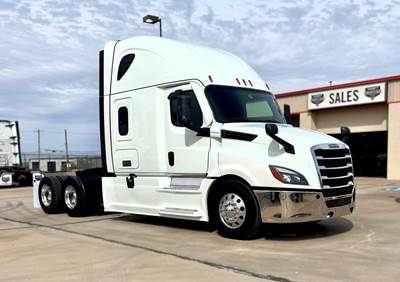 Freightliner Cascadia 126 Sleeper Semi Truck - Cummins 450HP