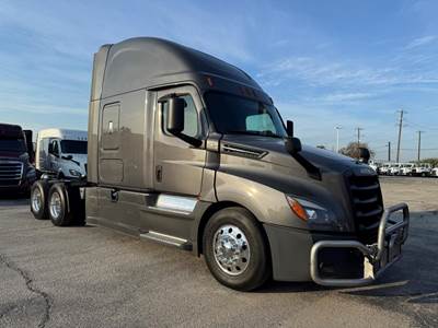 Freightliner CASCADIA 126 Sleeper Semi Truck - Detroit 455HP
