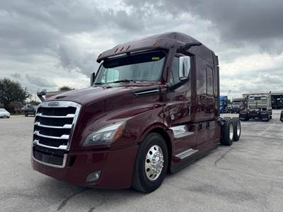 Freightliner CASCADIA 126 Sleeper Semi Truck - Detroit 400HP