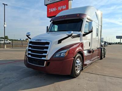 Freightliner CASCADIA 126 Sleeper Semi Truck - Detroit 455HP