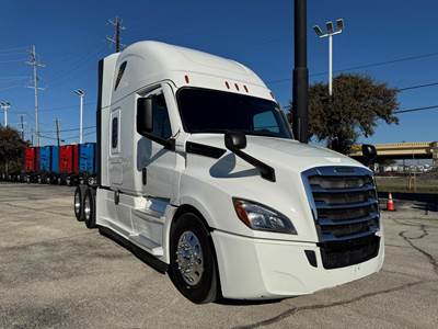 Freightliner CASCADIA 126 Sleeper Semi Truck - Detroit 400HP