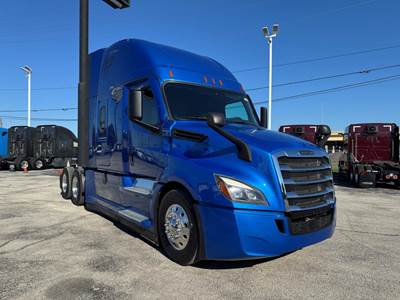 Freightliner CASCADIA 126 Sleeper Semi Truck - Detroit 455HP