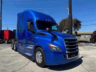 Freightliner CASCADIA 126 Sleeper Semi Truck - Detroit 455HP