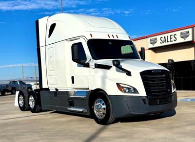 Freightliner Cascadia 126 Sleeper Semi Truck - Detroit 455HP