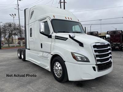 Freightliner Cascadia 126 Sleeper Semi Truck - Detroit 455HP