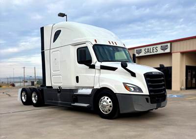 Freightliner Cascadia 126 Sleeper Semi Truck - Detroit 455HP