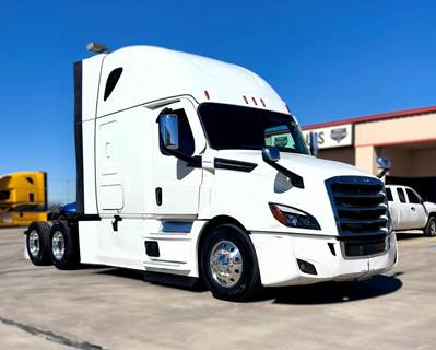 Freightliner CASCADIA Sleeper Semi Truck - Detroit 400HP