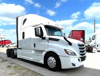 Freightliner Cascadia Sleeper Semi Truck - Detroit 505HP