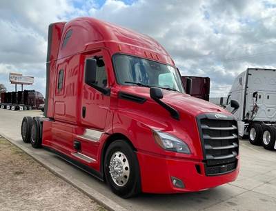 Freightliner Cascadia Sleeper Semi Truck - Cummins 450HP