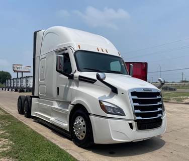 Freightliner Cascadia Sleeper Semi Truck - Detroit 455HP