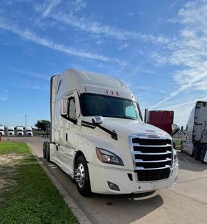 Freightliner Cascadia Sleeper Semi Truck - Detroit 455HP