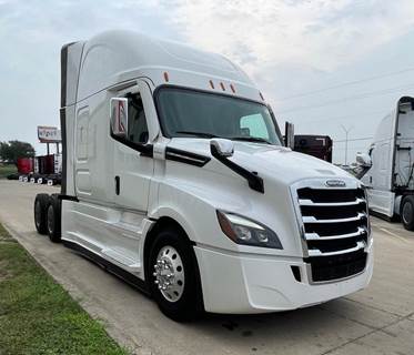 Freightliner Cascadia Sleeper Semi Truck - Detroit 455HP