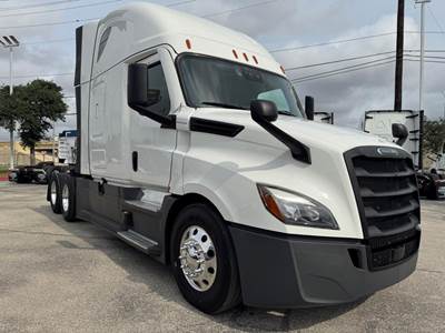 Frt CAS126SLP Sleeper Semi Truck - Detroit 455HP