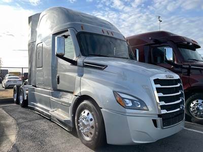Freightliner PT126SLP Sleeper Semi Truck - Detroit 455HP