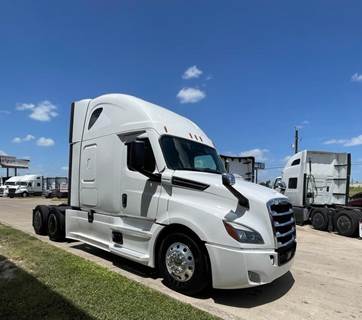 Freightliner PT126SLP Sleeper Semi Truck - Detroit 455HP