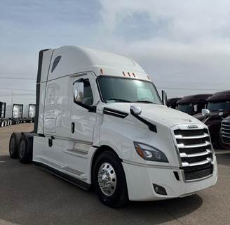 Freightliner PT126SLP Sleeper Semi Truck - Detroit 455HP