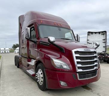 Freightliner PT126SLP Sleeper Semi Truck - Cummins 450HP