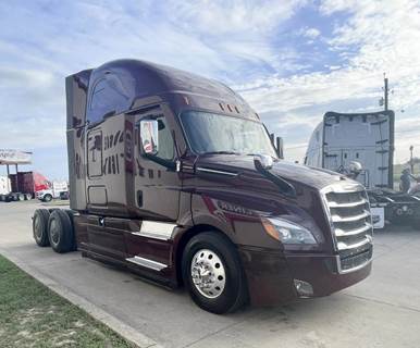 Freightliner PT126SLP Sleeper Semi Truck - Detroit 455HP