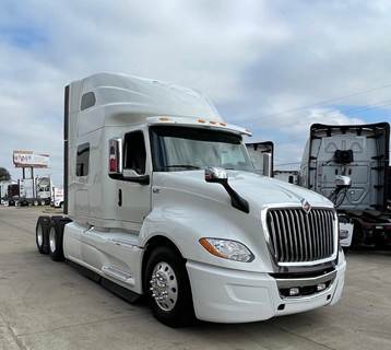 International LT625 Sleeper Semi Truck - Cummins 450HP