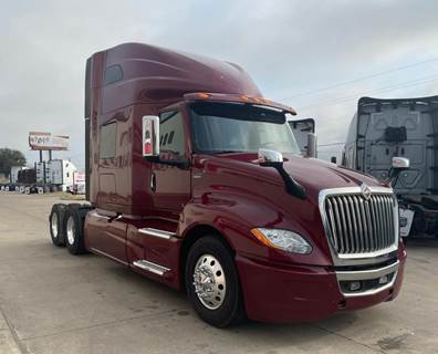 International LT625 Sleeper Semi Truck - Cummins 450HP
