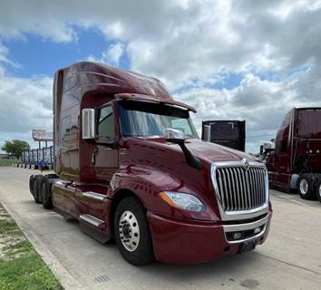 International LT625 Sleeper Semi Truck - Cummins 450HP