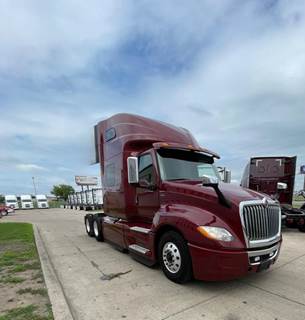 International LT625 Sleeper Semi Truck - Cummins 450HP