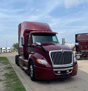 International LT625 Sleeper Semi Truck - Cummins 450HP