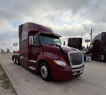 International LT625 Sleeper Semi Truck - Cummins 450HP