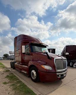 International LT625 Sleeper Semi Truck - Cummins 450HP