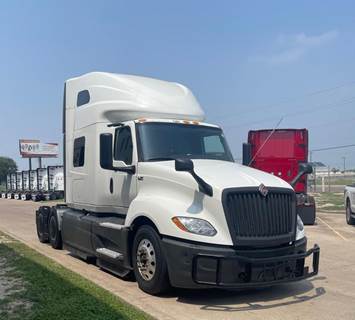 International LT625 Sleeper Semi Truck - Cummins 450HP