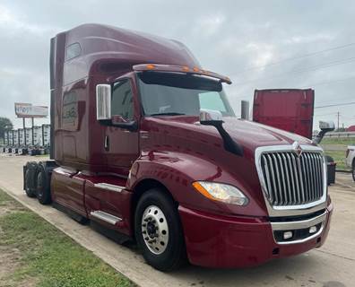 International LT625 Sleeper Semi Truck - Cummins 450HP