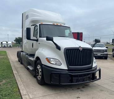 International LT625 Sleeper Semi Truck - Cummins 450HP