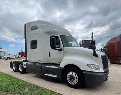 International LT625 Sleeper Semi Truck - Cummins 450HP