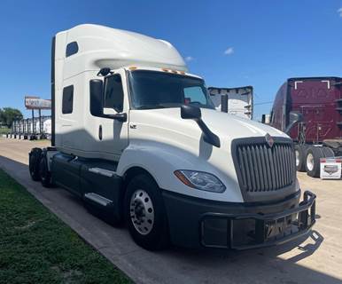 International LT625 Sleeper Semi Truck - Cummins 450HP