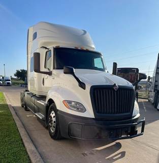 International LT625 Sleeper Semi Truck - Cummins 450HP