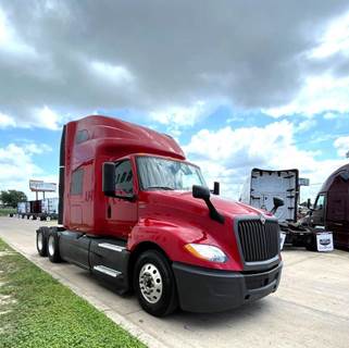 International LT625 Sleeper Semi Truck - Cummins 450HP