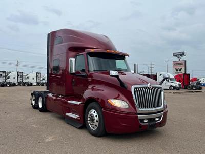 International LT625 Sleeper Semi Truck - Cummins 450HP