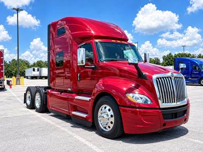 International LT625 Sleeper Semi Truck - Cummins 400HP