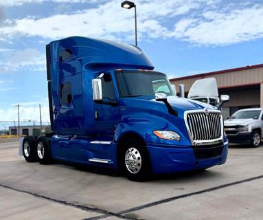 International LT625 Sleeper Semi Truck - Cummins 450HP