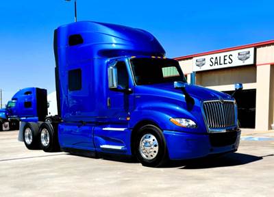 International LT625 Sleeper Semi Truck - Cummins 450HP