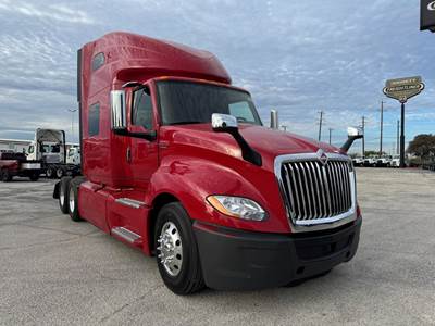 International LT625 Sleeper Semi Truck - Cummins 455HP