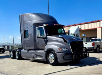 International LT62F Sleeper Semi Truck - Cummins