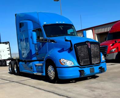 Kenworth T680 Sleeper Semi Truck - Cummins