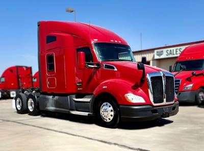 Kenworth T680 Sleeper Semi Truck - Cummins