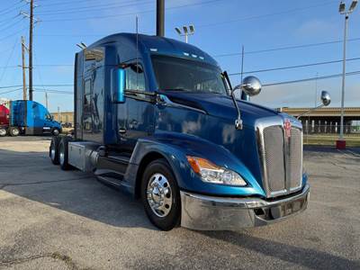 Kenworth T680 Sleeper Semi Truck - Cummins 455HP