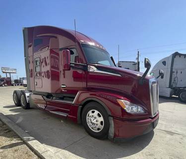 Kenworth T680 Sleeper Semi Truck - Paccar 455HP