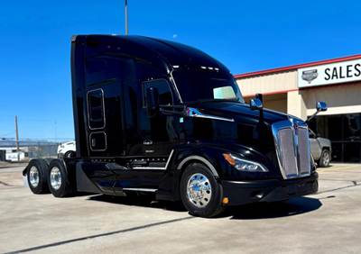 Kenworth T680 Sleeper Semi Truck - Paccar 450HP