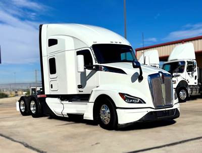 Kenworth T680 Sleeper Semi Truck - Paccar 450HP